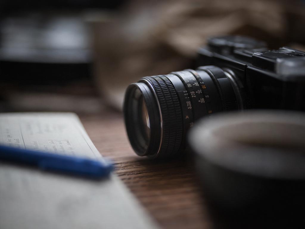 A subject with a thin slice of sharp focus, foreground and background soft